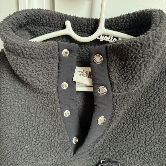 North Face Men’s Fleece Quarter-Zip Pullover - Picture 3 of 8